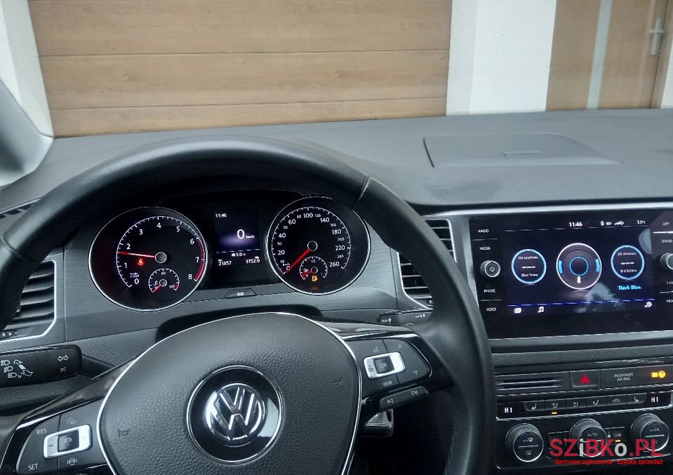 2019' Volkswagen Golf photo #5