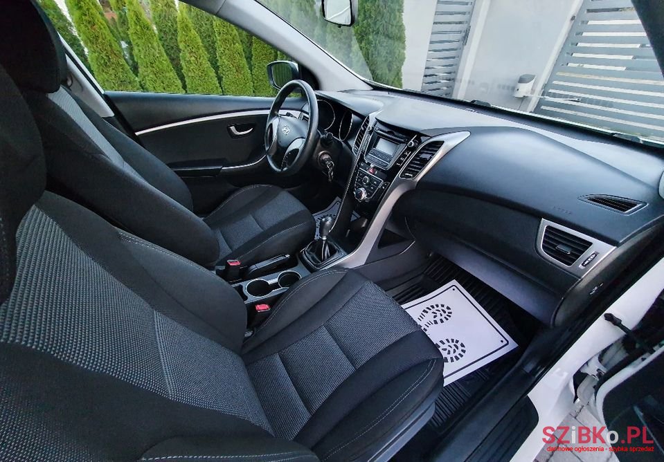 2012' Hyundai i30 photo #6