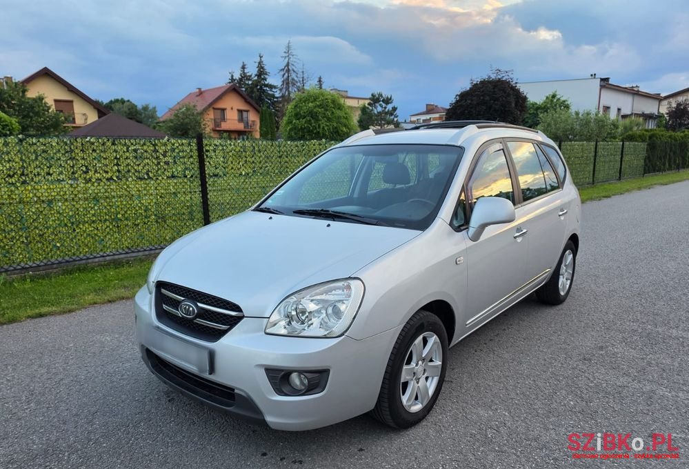 2008' Kia Carens photo #3