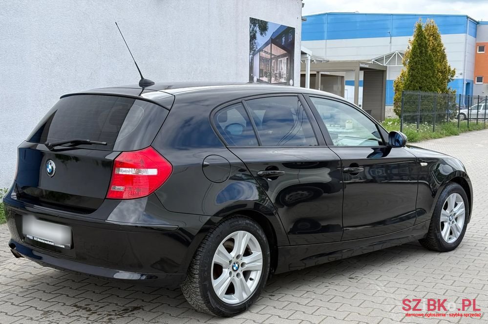 2008' BMW 1 Series 118I photo #6