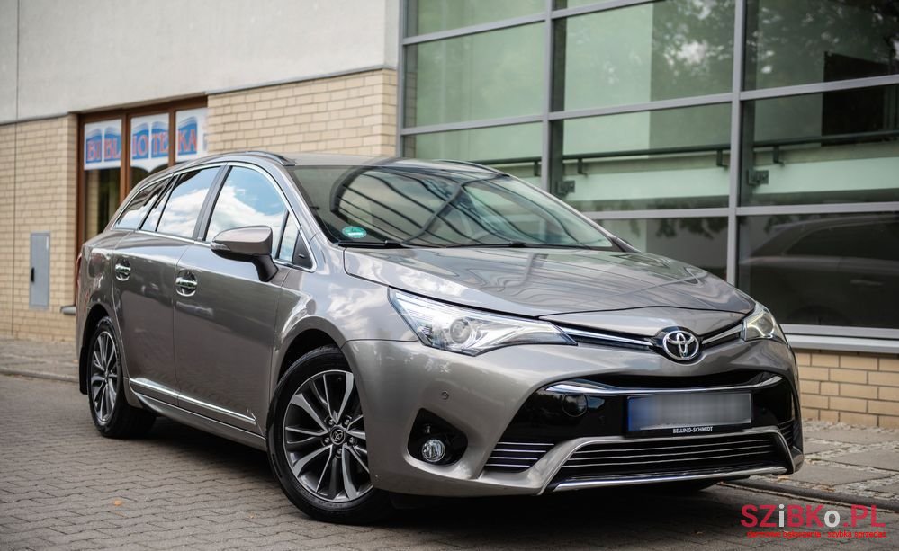 2016' Toyota Avensis Touring photo #1