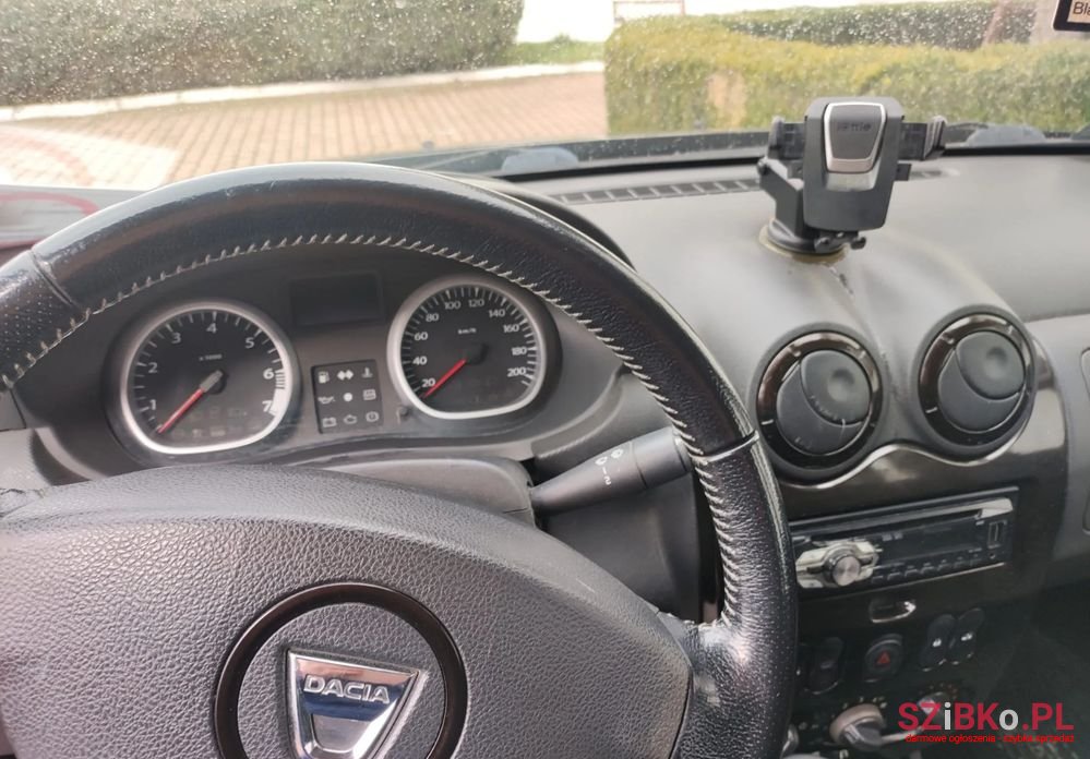 2011' Dacia Duster 1.6 Laureate photo #2