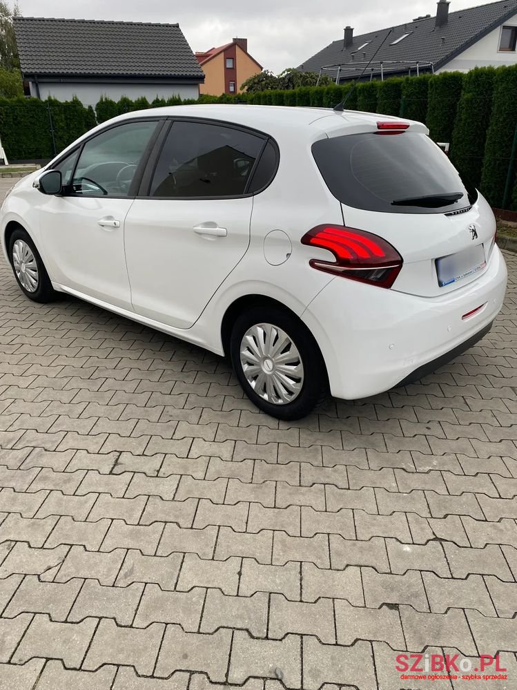 2017' Peugeot 208 1.2 Puretech Allure photo #3