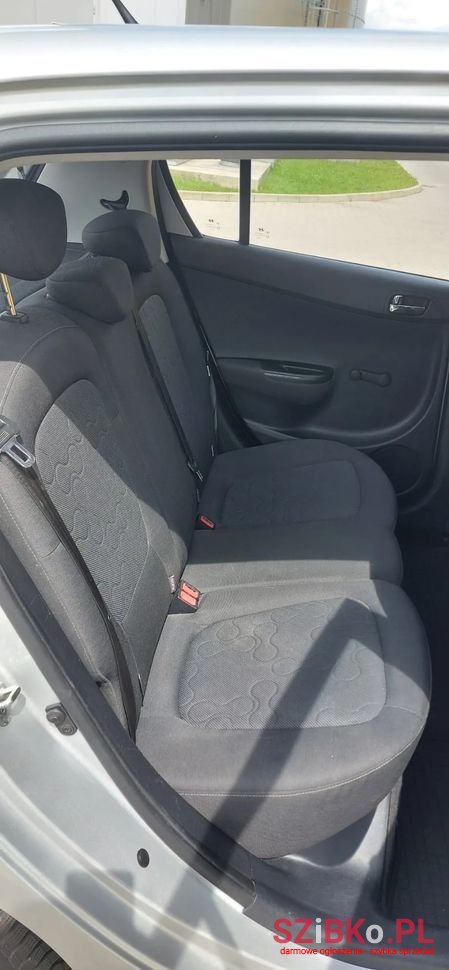 2010' Hyundai i20 photo #6