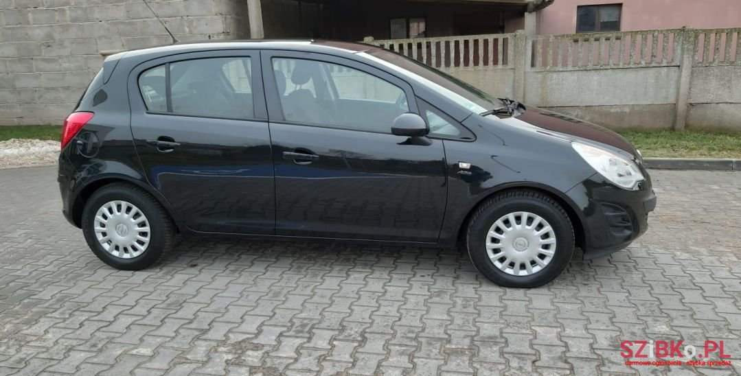 2013' Opel Corsa photo #2
