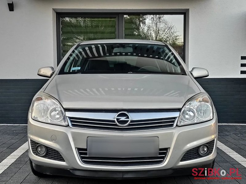 2008' Opel Astra photo #3