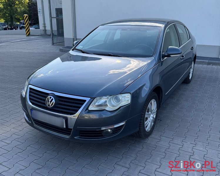 2009' Volkswagen Passat photo #2