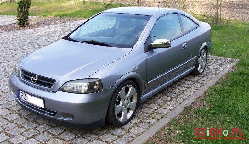 2004' Opel Astra photo #1