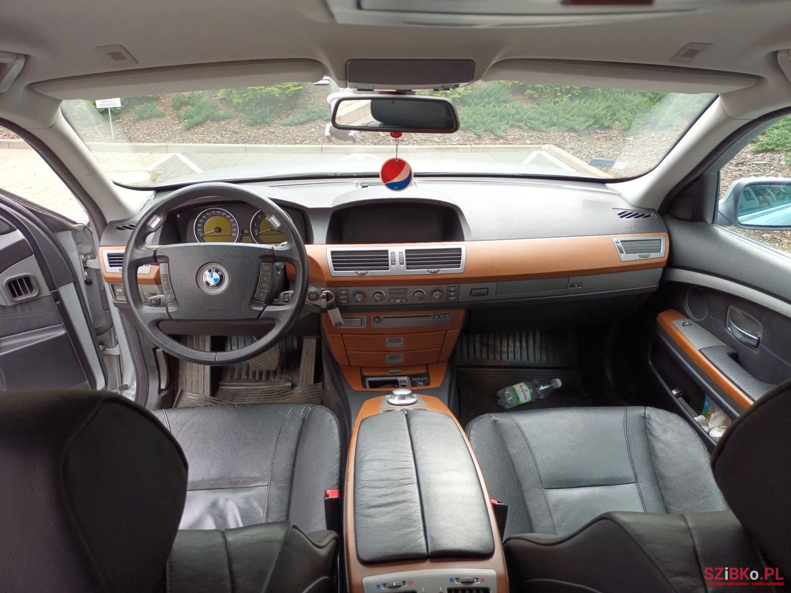 2001' BMW 7 Series photo #6