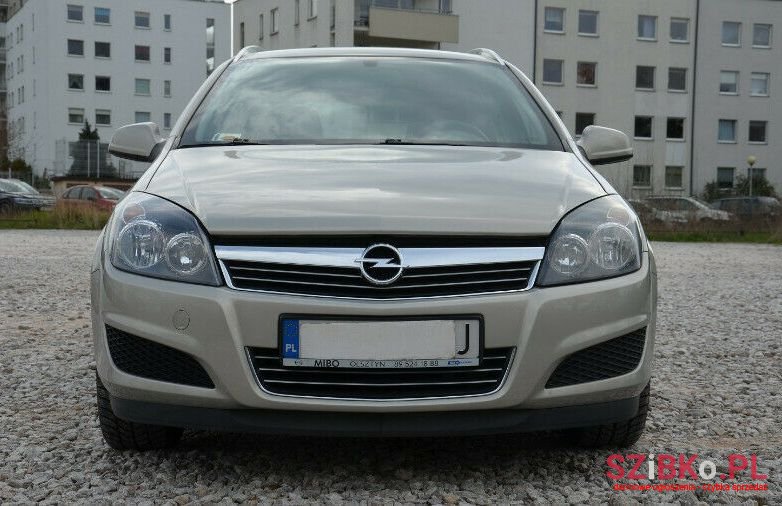 2011' Opel Astra photo #1
