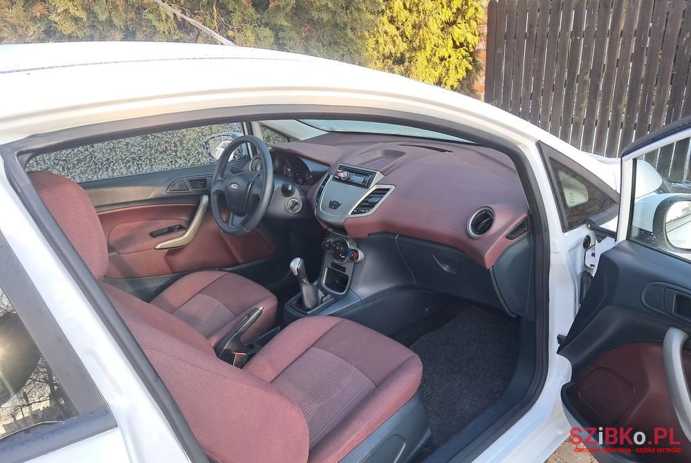 2010' Ford Fiesta photo #5