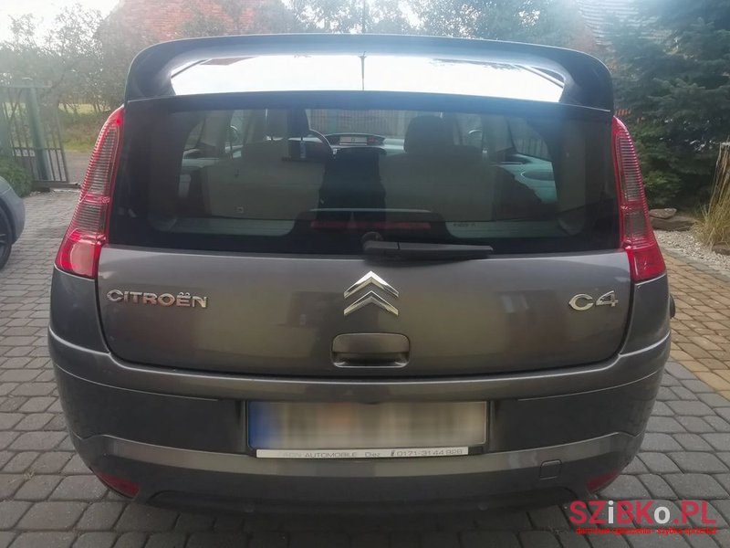 2008' Citroen C4 photo #6