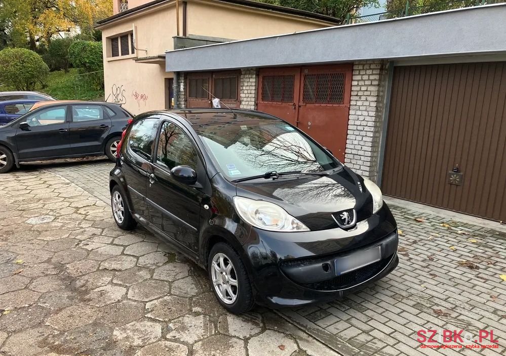 2008' Peugeot 107 1.0 Trendy photo #2