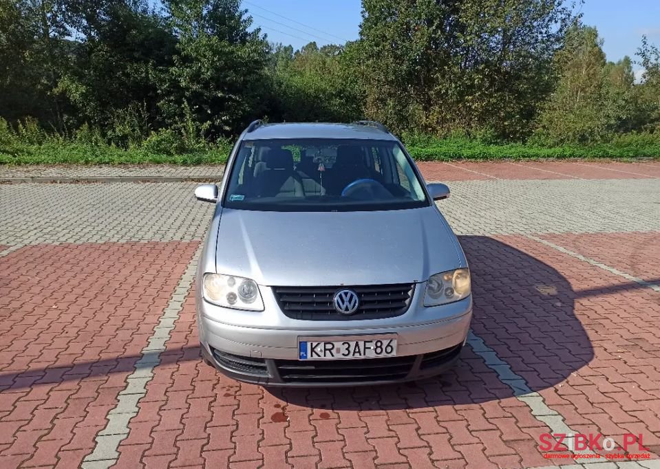 2004' Volkswagen Touran photo #3