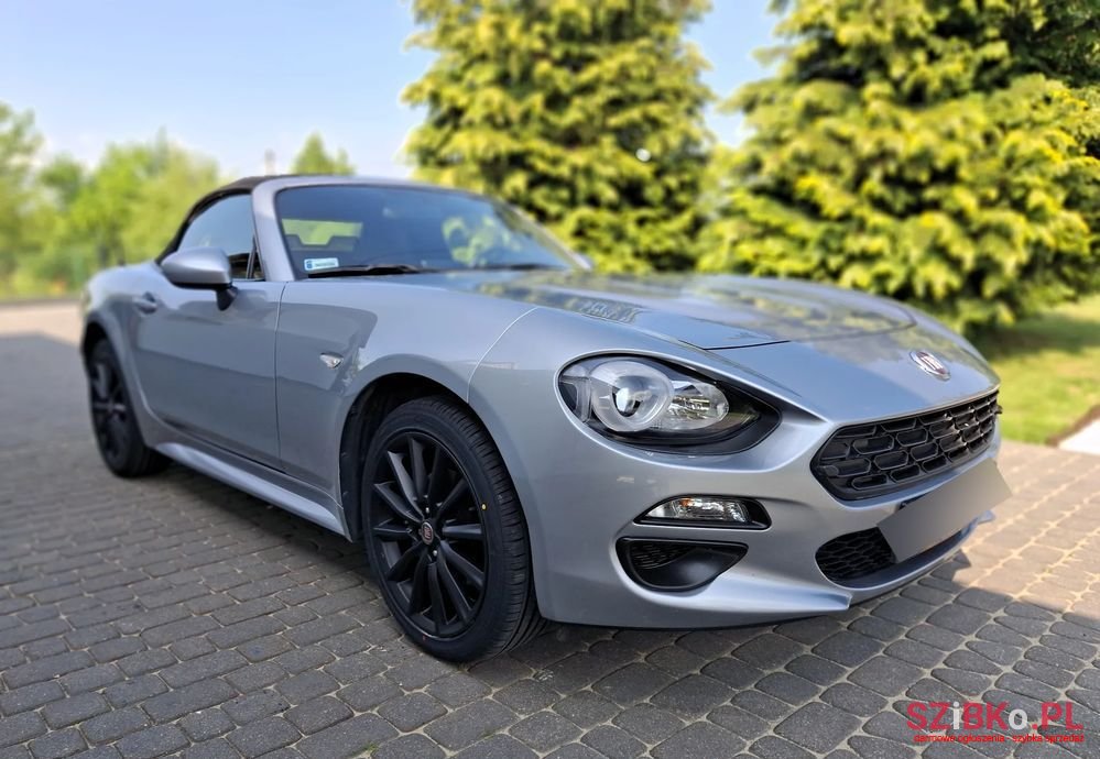 2020' Fiat 124 Spider photo #3