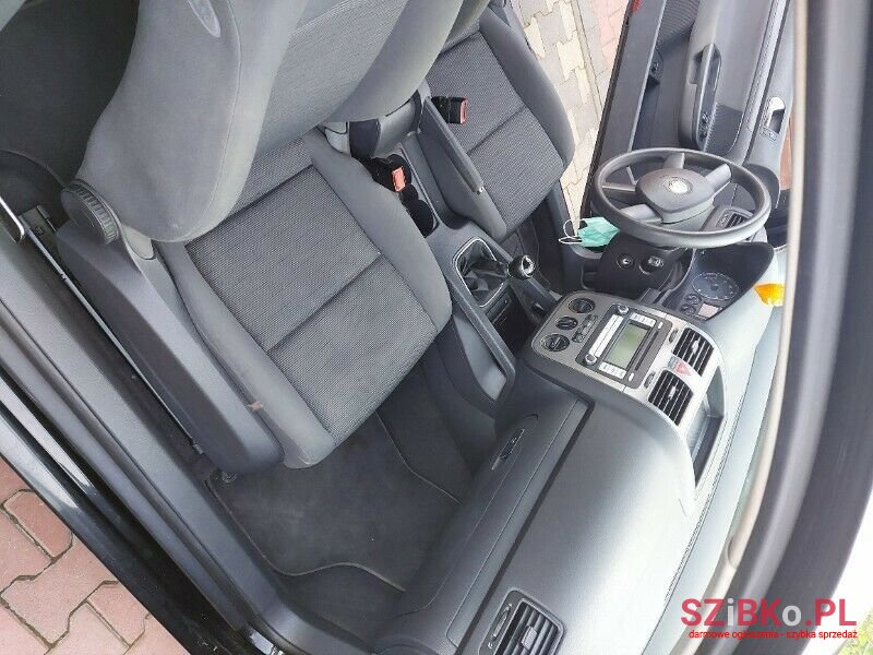 2005' Volkswagen Golf photo #4