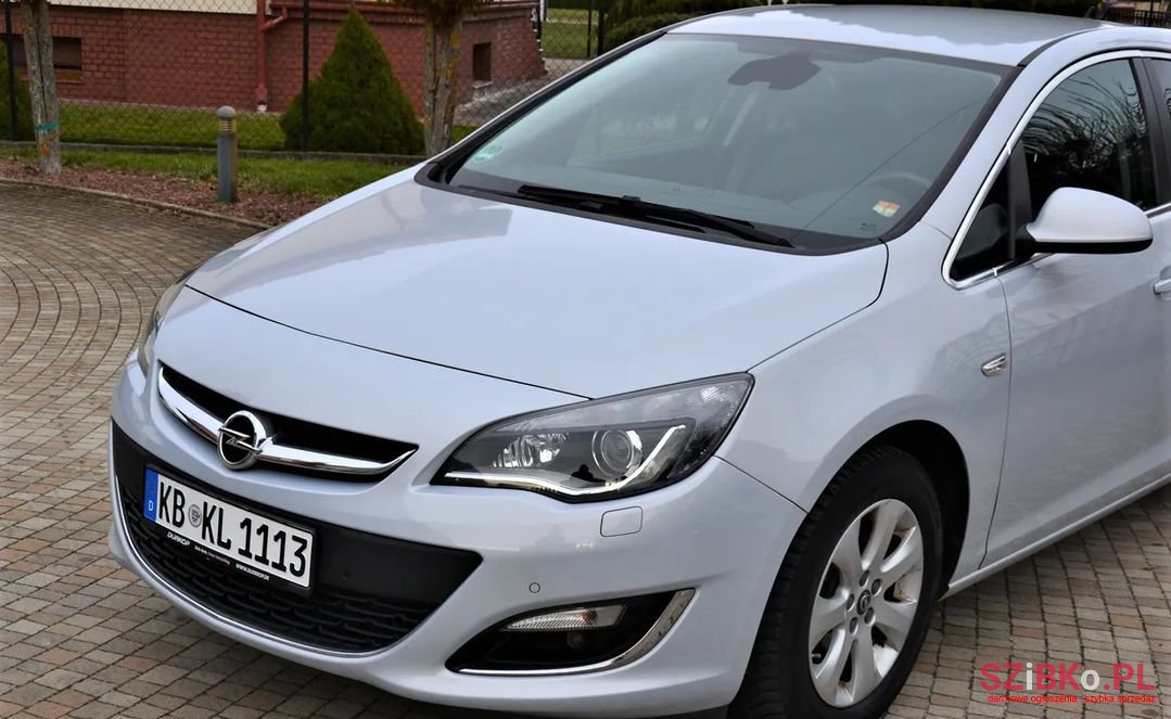 2014' Opel Astra photo #3