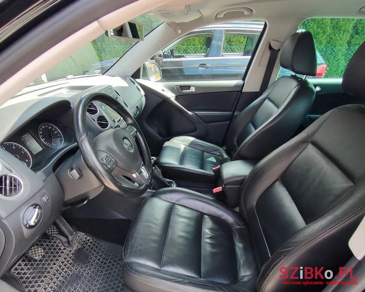 2010' Volkswagen Tiguan photo #6