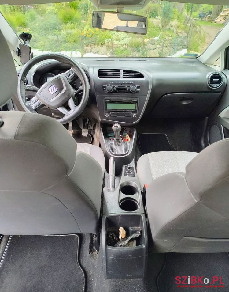 2011' SEAT Leon photo #2