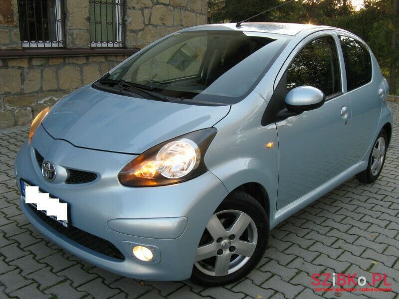 2005' Toyota Yaris photo #2