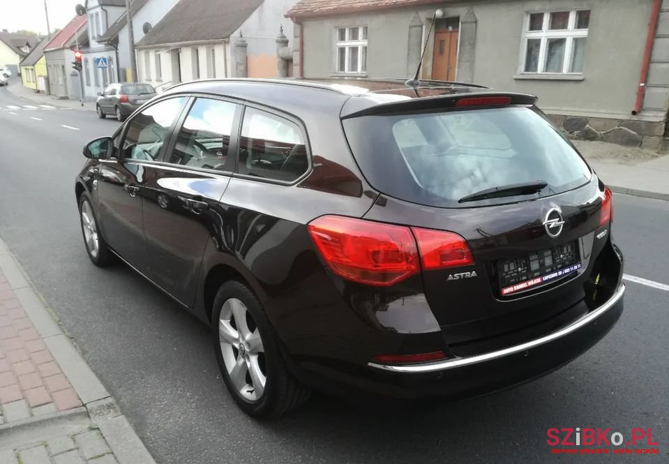 2014' Opel Astra photo #5