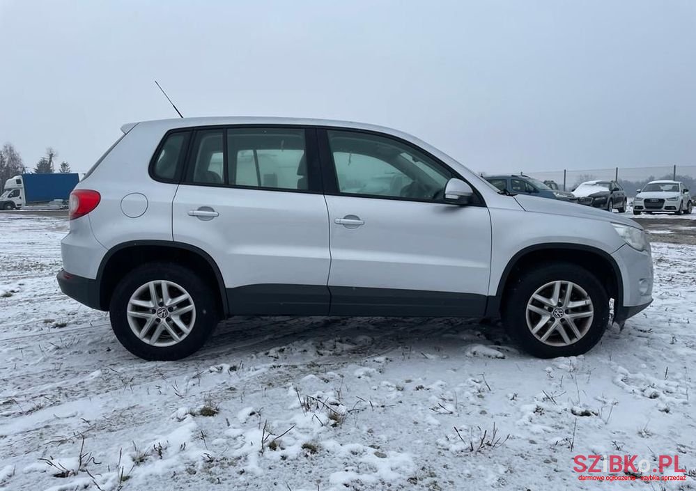 2009' Volkswagen Tiguan photo #2