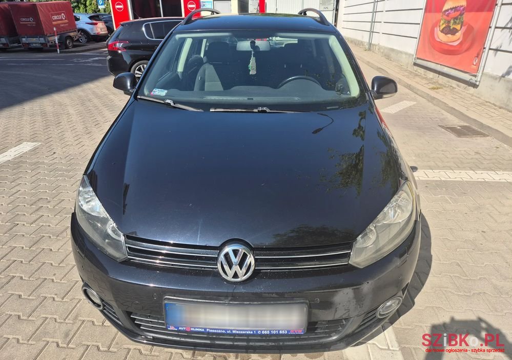 2010' Volkswagen Golf photo #2