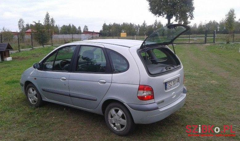 2002' Renault Megane photo #1