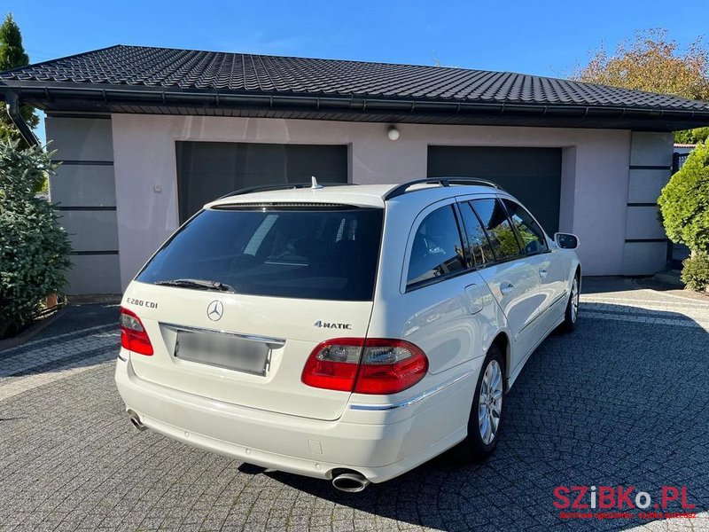 2008' Mercedes-Benz E-Class 280 Cdi photo #3