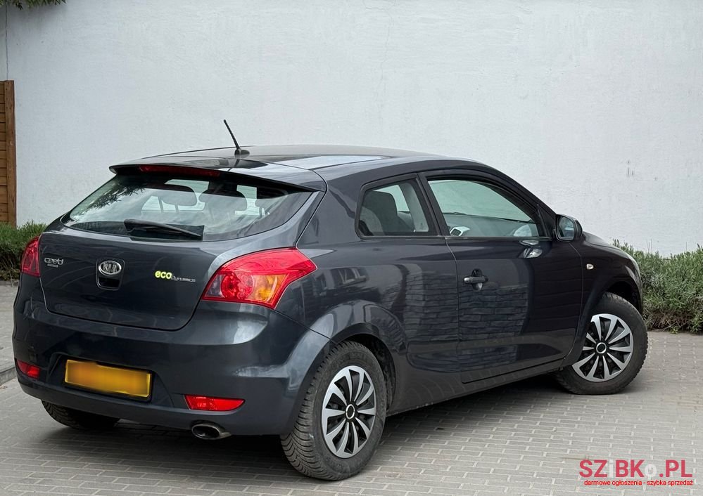 2010' Kia Proceed photo #3