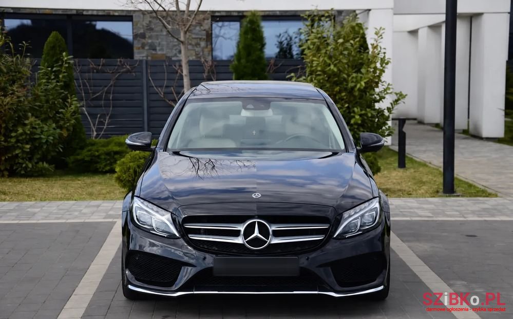 2017' Mercedes-Benz C-Class 300 9G-Tronic photo #2