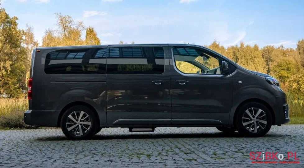 2023' Toyota ProAce Verso photo #1