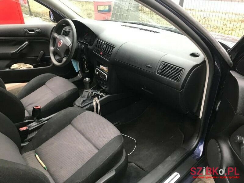 2000' Volkswagen Golf photo #4