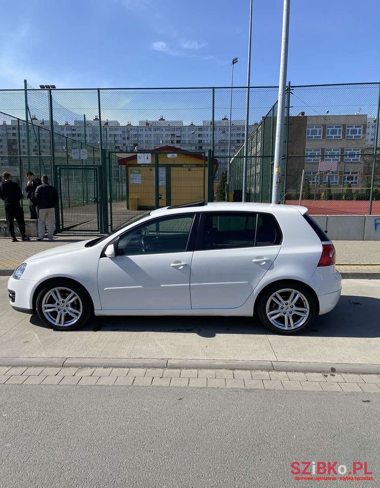 2008' Volkswagen Golf Sport photo #5