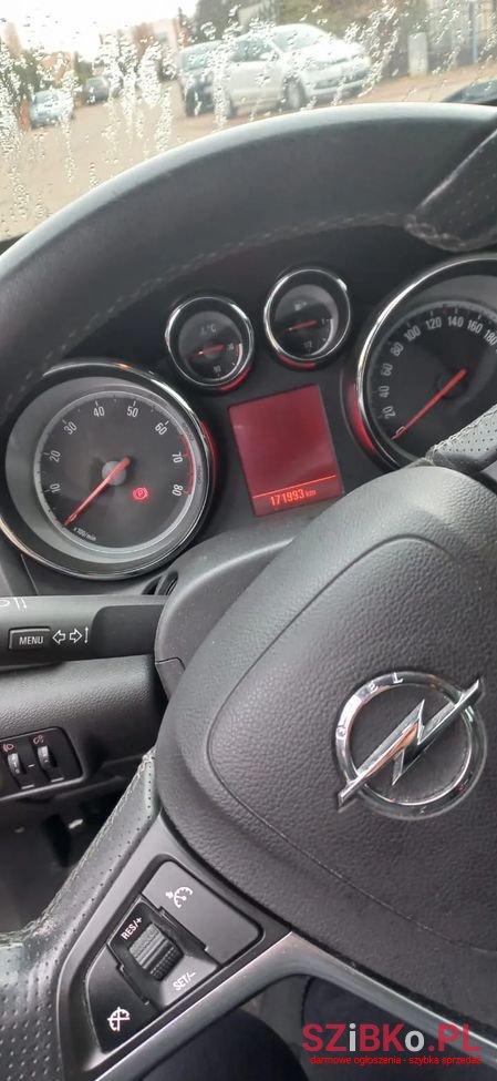 2012' Opel Astra photo #4