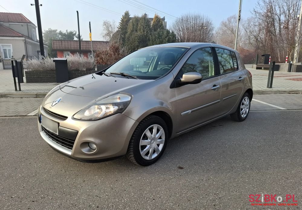 2011' Renault Clio 1.2 16V Alize photo #2