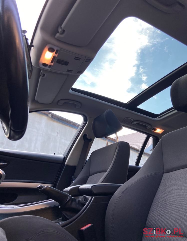 2006' BMW 3 Series 318I photo #2