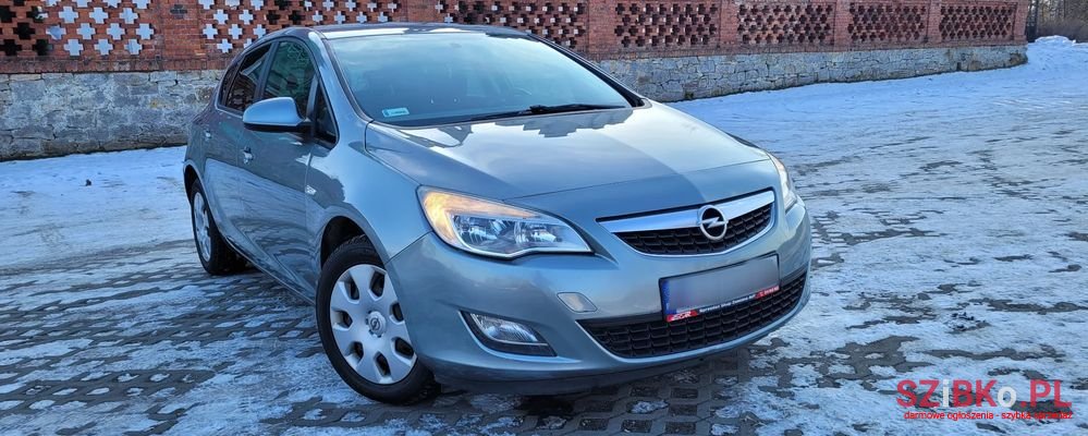 2012' Opel Astra photo #5