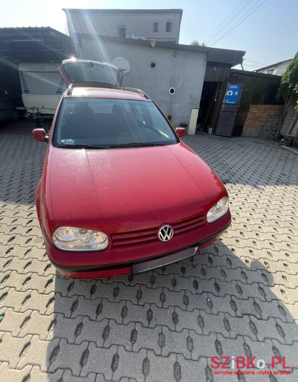 2001' Volkswagen Golf photo #3