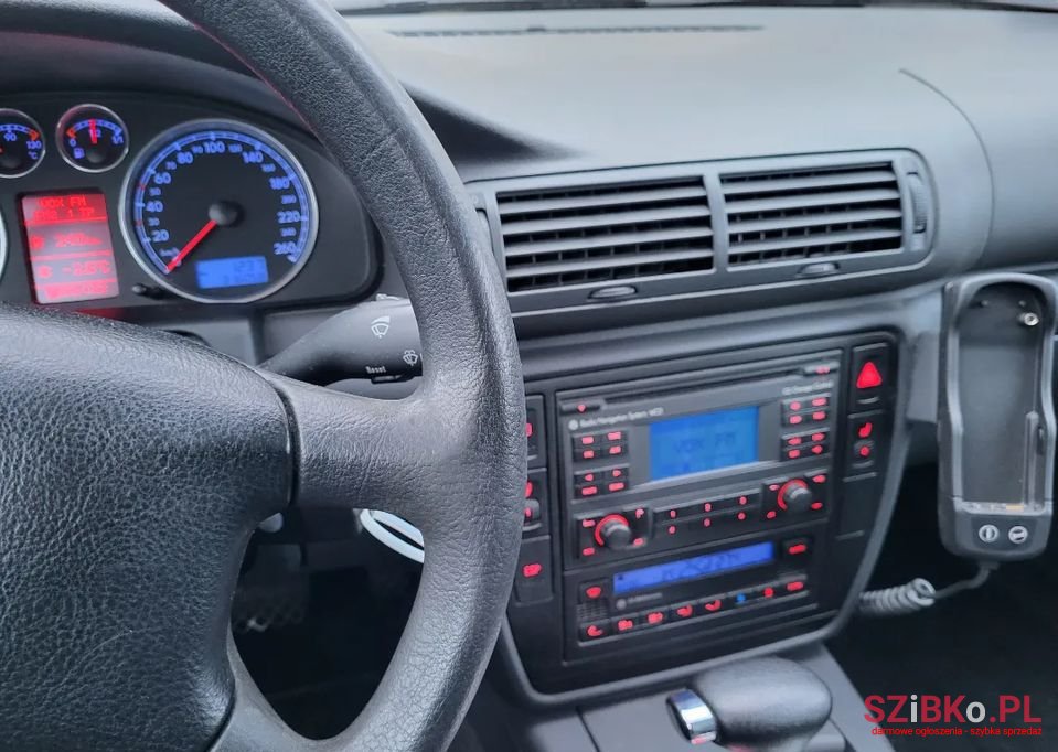 2005' Volkswagen Passat photo #5