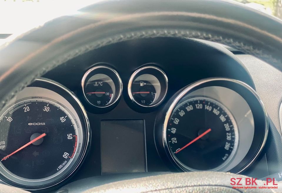 2010' Opel Astra photo #2