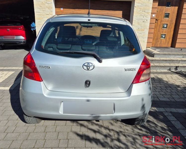 2008' Toyota Yaris photo #5