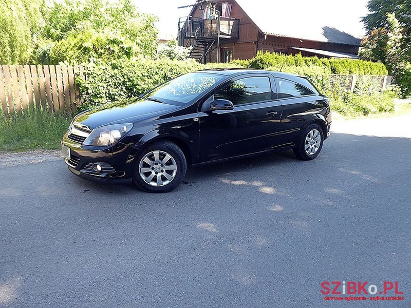 2007' Opel Astra Gtc 1.8 Black&White photo #2