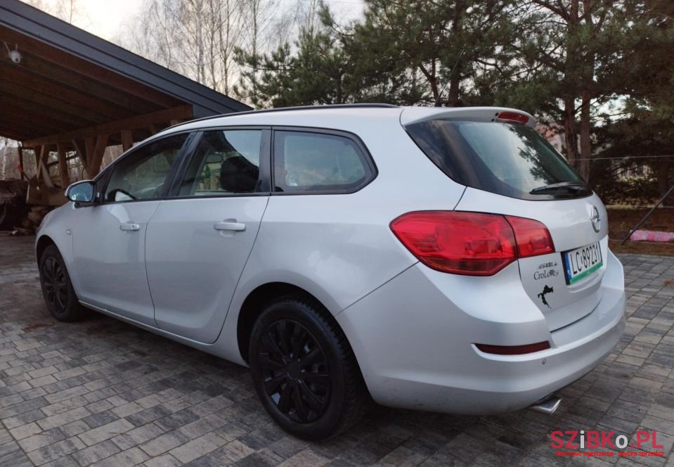 2011' Opel Astra photo #5