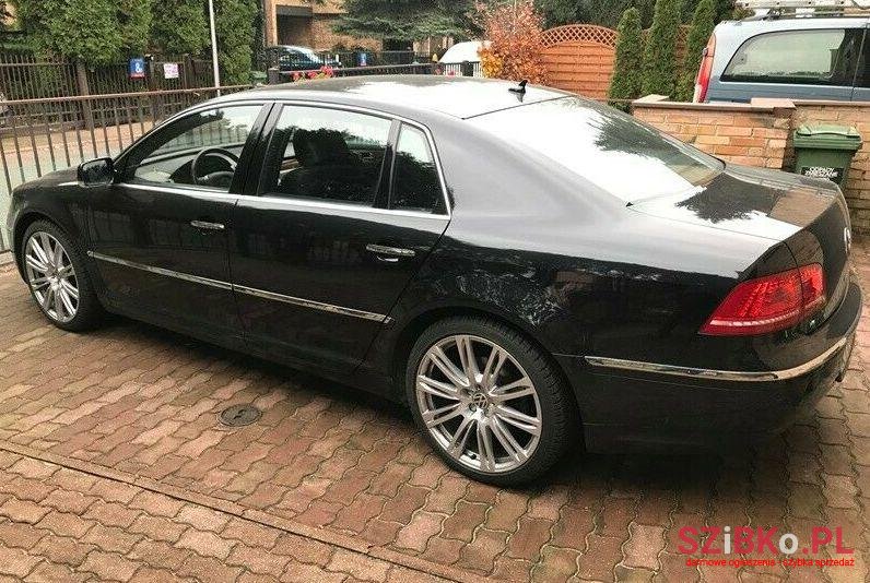 2010' Volkswagen Phaeton photo #1