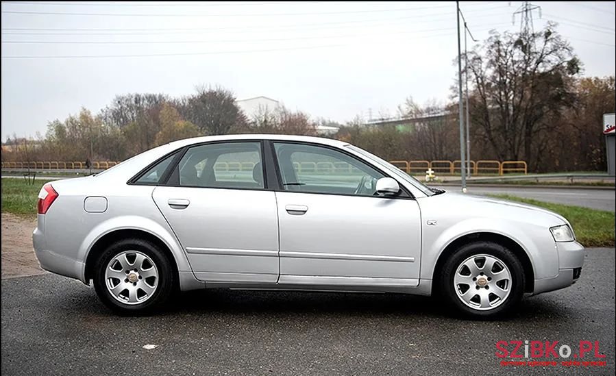 2004' Audi A4 Avant photo #1