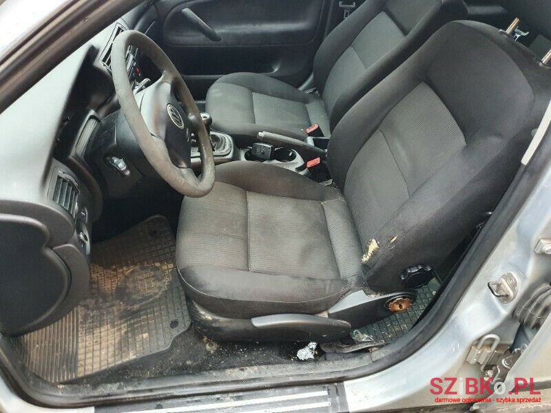 2003' Volkswagen Passat photo #5