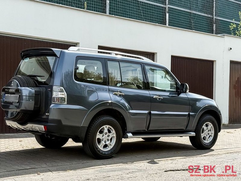 2007' Mitsubishi Pajero photo #5