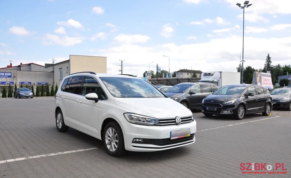 2018' Volkswagen Touran photo #5