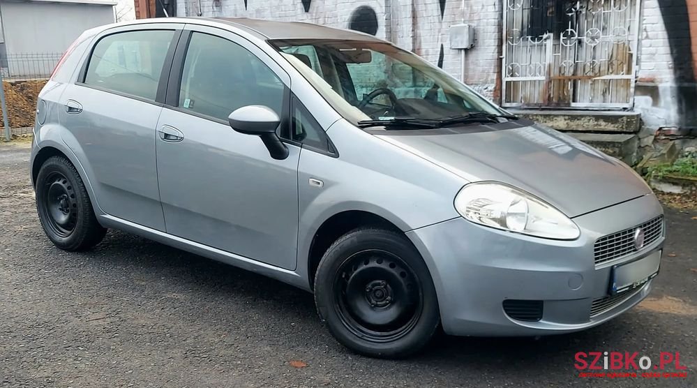 2009' Fiat Grande Punto photo #2